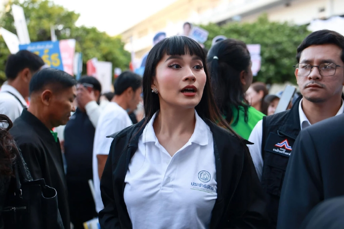 ประวัติ "วีร์ ศรีวราธนบูลย์" แรปเปอร์สาว ผู้สมัคร สส. พรรคประชาธิปัตย์