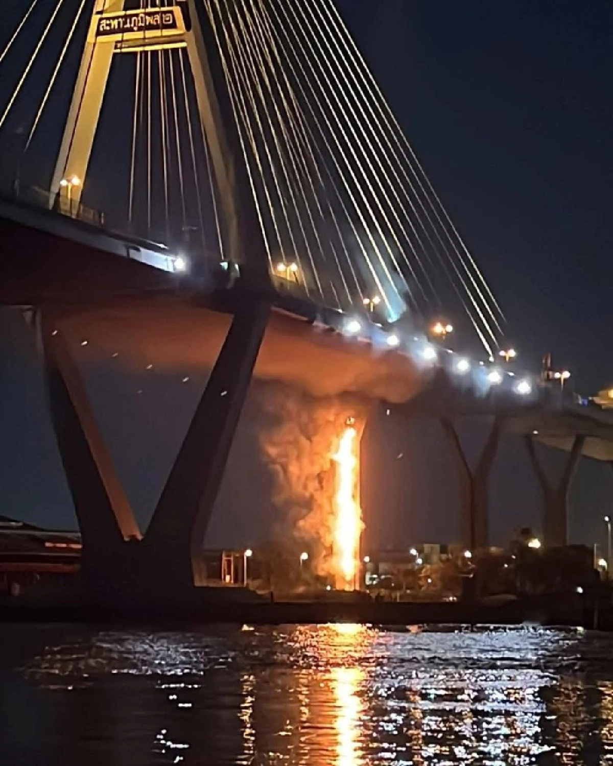 เปิดสาเหตุไฟไหม้สะพานภูมิพล 2 ที่แท้ แก๊งเด็กวัย 11 ปี พิเรนทร์จุดพลุบึ้มท่อน้ำทิ้ง
