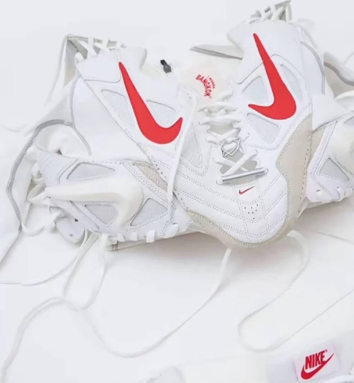 “ลิซ่า” สวมชุด “รองเท้า Nike” ขึ้นคอนเสิร์ต! ครีเอทฉีกทุกกฎแฟชั่น