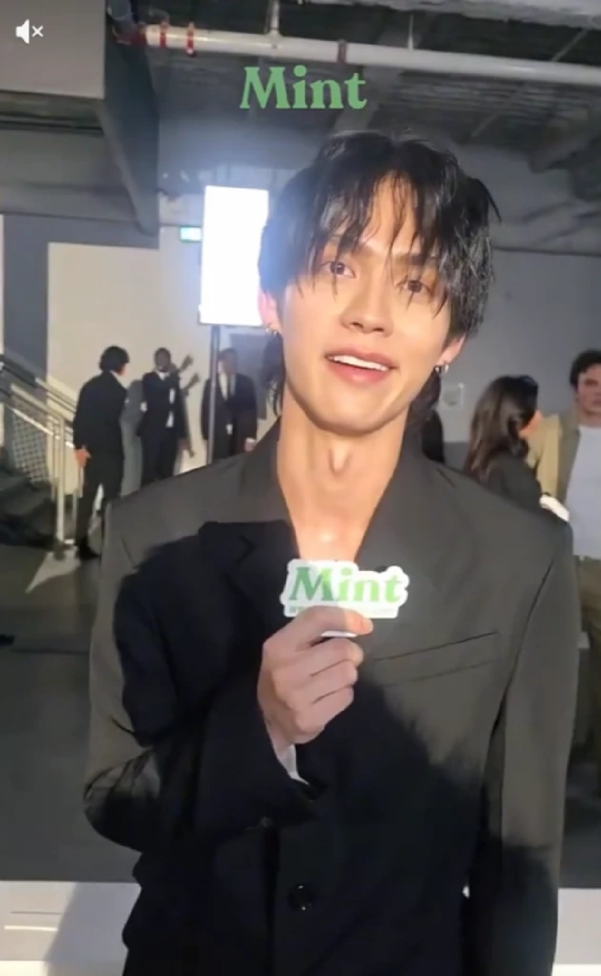 ห่วง 'ไบร์ท วชิรวิชญ์' ผอมลงผิดหูผิดตา หลังบินร่วมโชว์ AMI Paris ณ ปารีส