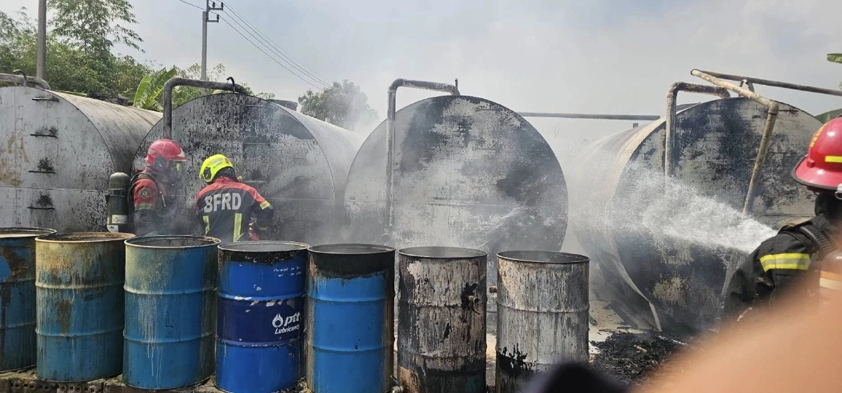 คุมเพลิงได้แล้ว! ไฟไหม้ถังเก็บน้ำมันขนาดใหญ่ ย่านลาดกระบัง