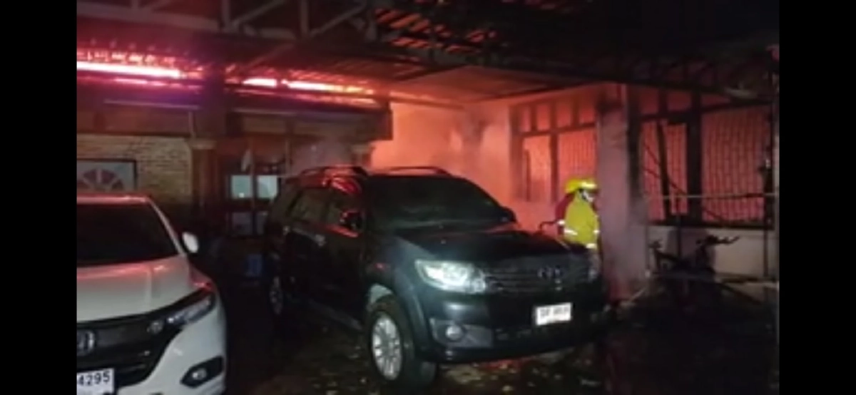 ดับยกครัว 5 ศพ ไฟไหม้บ้าน สลดพ่อ-ย่า-ลูกแฝด สู้ไม่ไหวสิ้นใจที่ รพ.