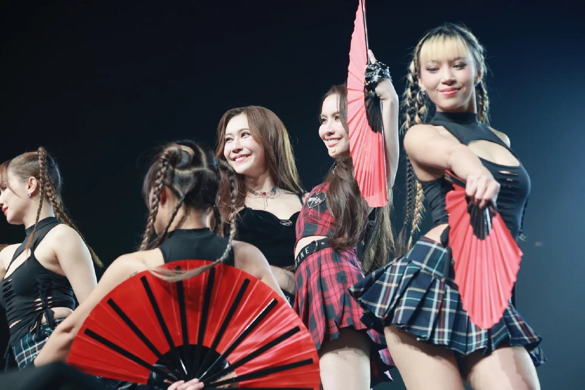 ฟินถล่มฮอลล์! 8 นักแสดง "4 Elements บ้านวาทินวณิช" แท็กทีมเขย่าเวที