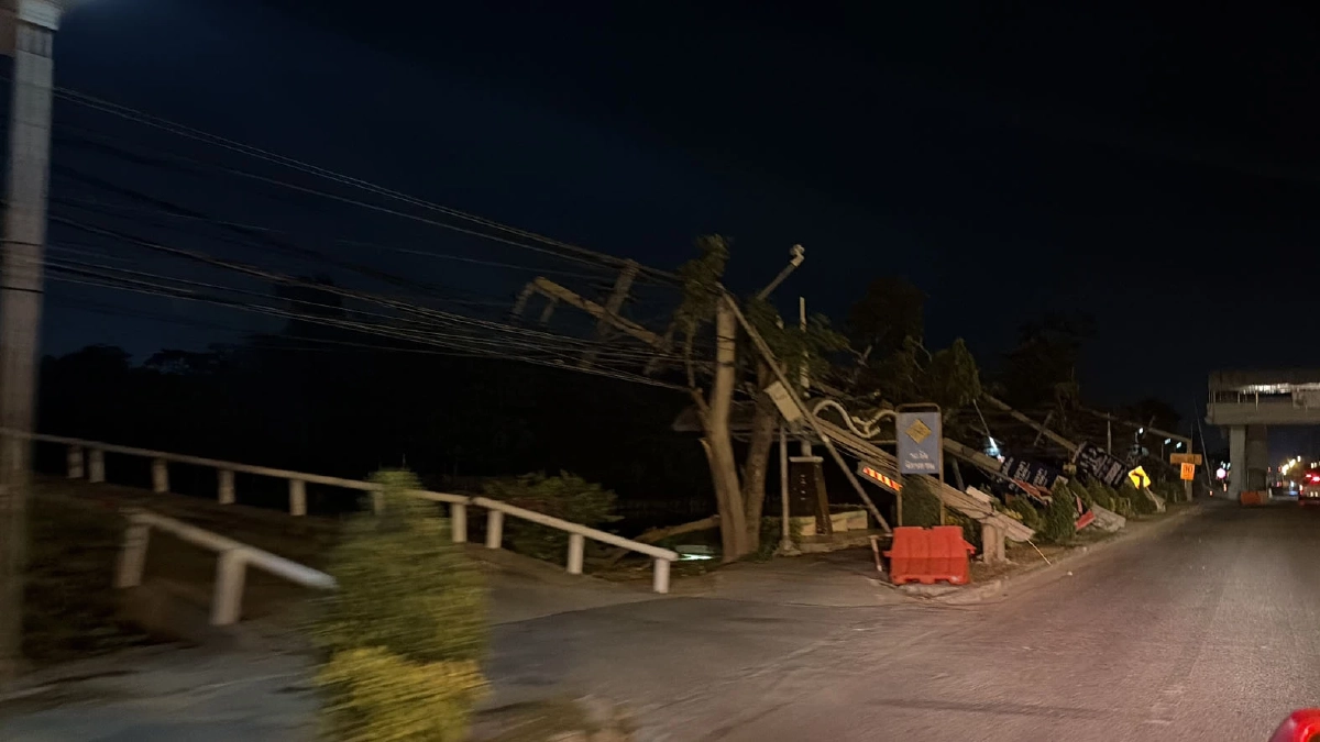 เสาไฟล้มบางปู 70 ต้น เหตุรถพ่วงเกี่ยวสายเคเบิล ไฟดับวงกว้าง