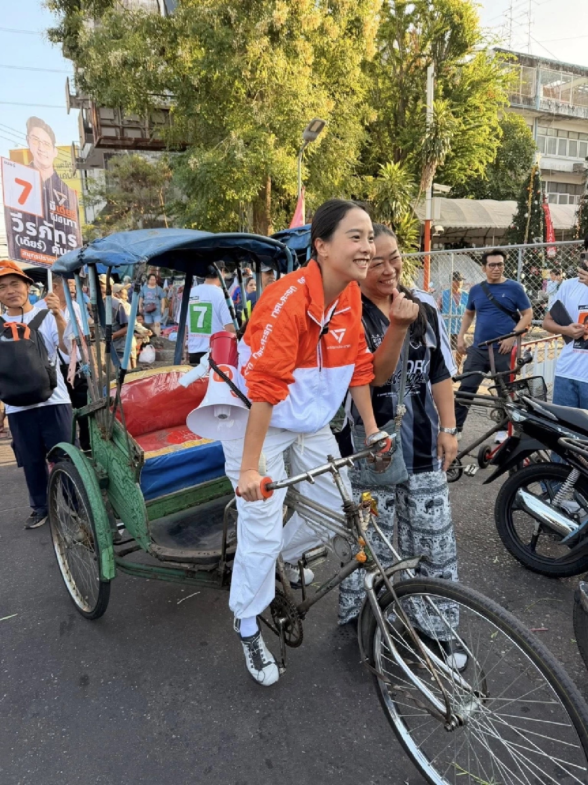 เปิดสาเหตุ 'ไอซ์ รัชนก' ประสบอุบัติเหตุก่อนลงพื้นที่ หาเสียง สัญญาณเตือนการเมือง