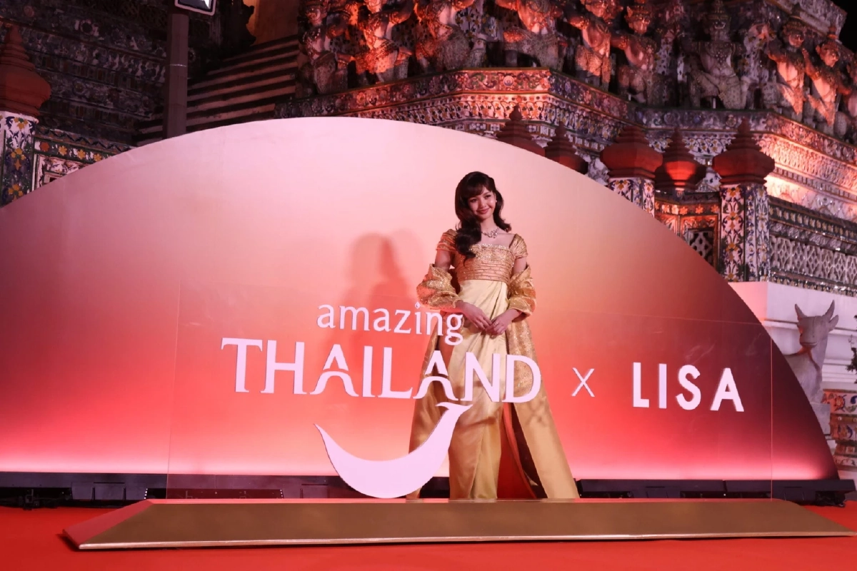 "ลิซ่า" เฉิดฉายแลนด์มาร์คไทย ปรากฏตัวลุคสุดจึ้ง Amazing Thailand Ambassador