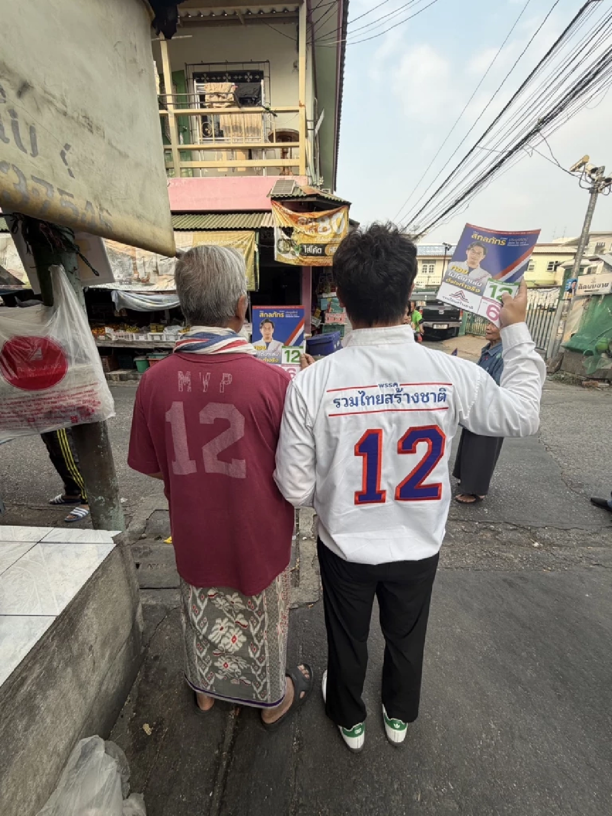 รู้จัก "ทอย สกลภัทร" รวมไทยสร้างชาติ ตามรอย "พีระพันธุ์"  สู้! ยิบตาเพื่อลดค่าไฟ-พลังงาน
