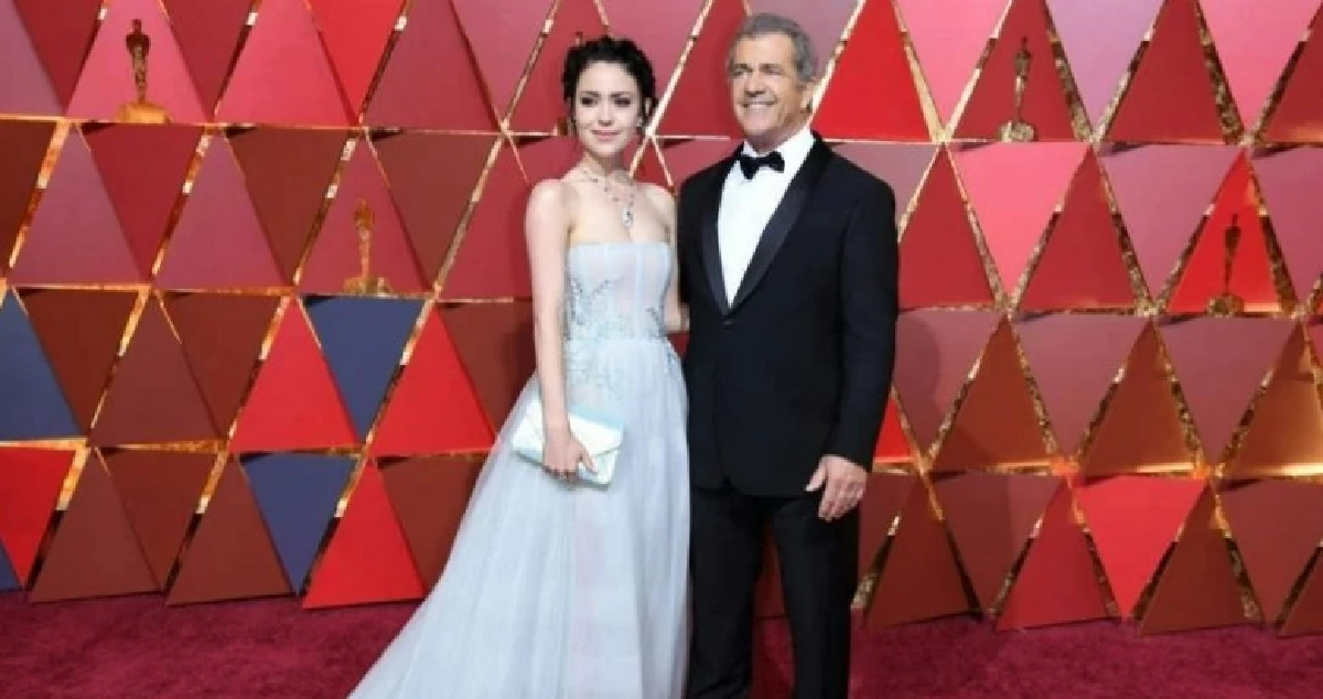 เลิกเงียบ 'คู่รักชื่อดัง ม - ร' ปิดฉากรัก 9 ปี สะเทือนวงการบันเทิง?