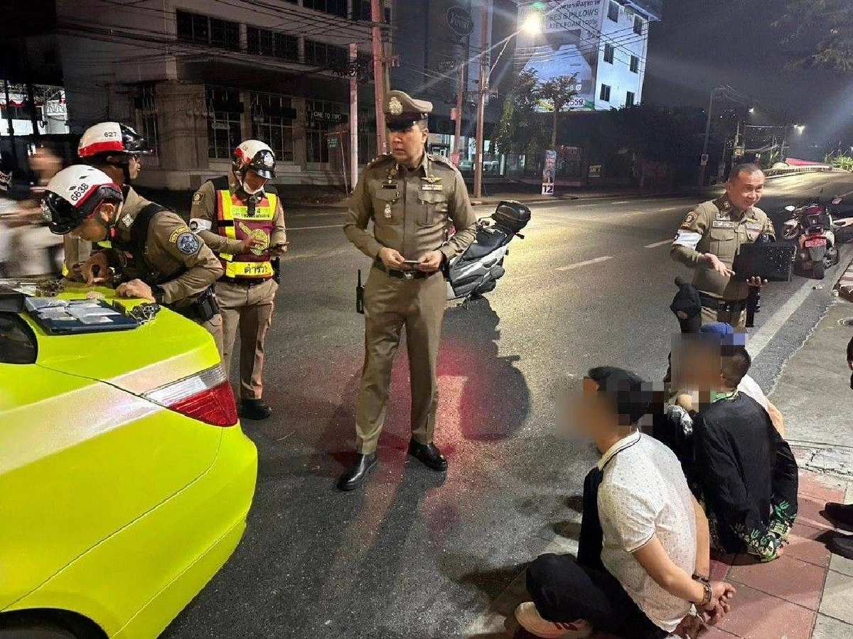 จับคาด่าน 3 หนุ่มเวียดนาม ขับ BMW ซุกปืน 2 กระบอก ยาบ้า-ไอซ์
