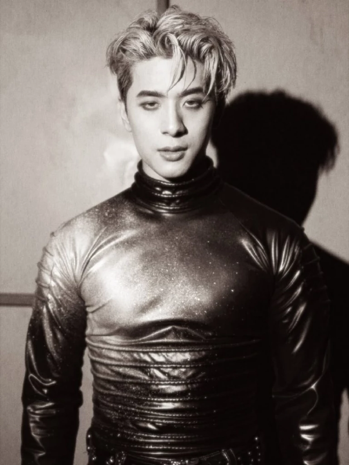 ภาพ 'ปอร์เช่ ศิวกร'เสี่ยง วิ่งสกัดไฟป่า ก่อนลุกลามสถานปฏิบัติธรรม