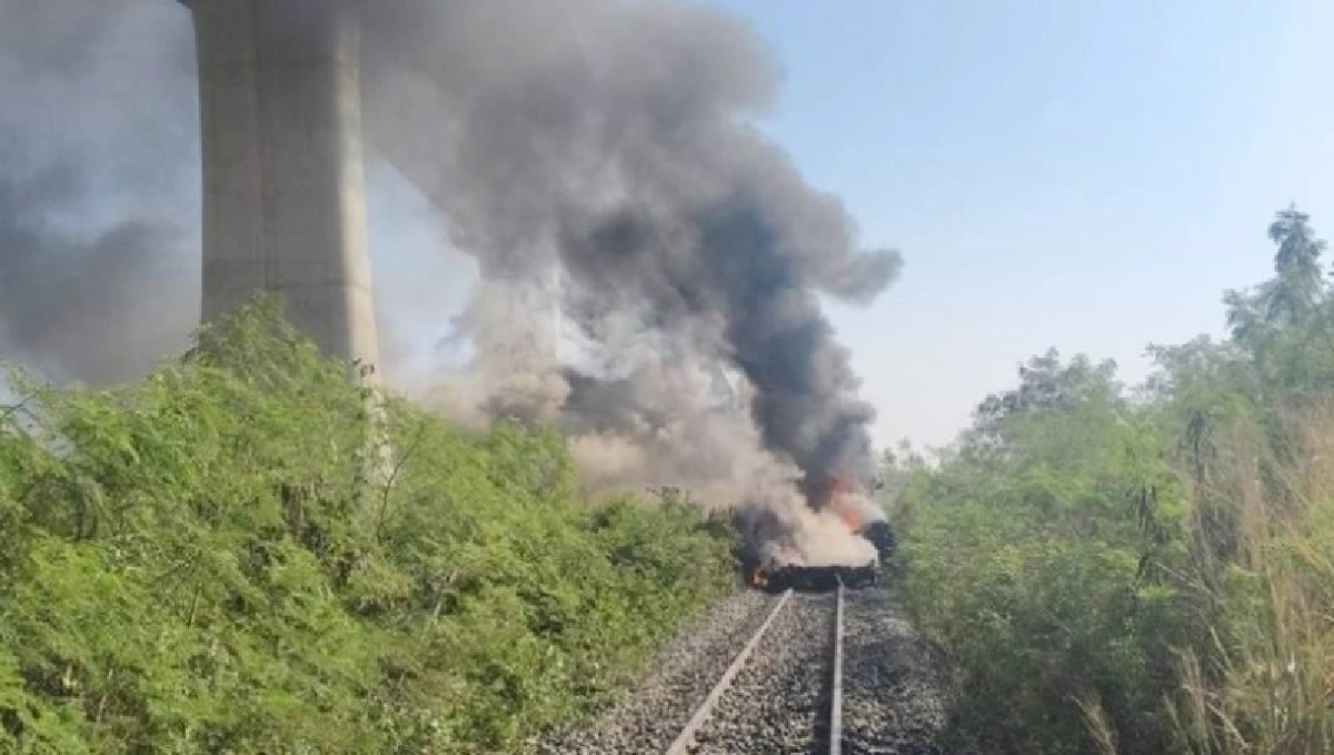 เปิดซาก! เหตุเครนฯ ล้มทับขบวนรถไฟ อ.สีคิ้ว จ.นครราชสีมา