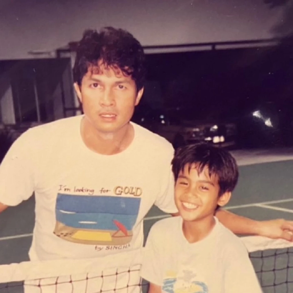 ทายสิ เด็กคนนี้ใครเอ่ย? พนักงานออฟฟิตสุดหล่อ ได้ภรรยาระดับนางเอกดัง