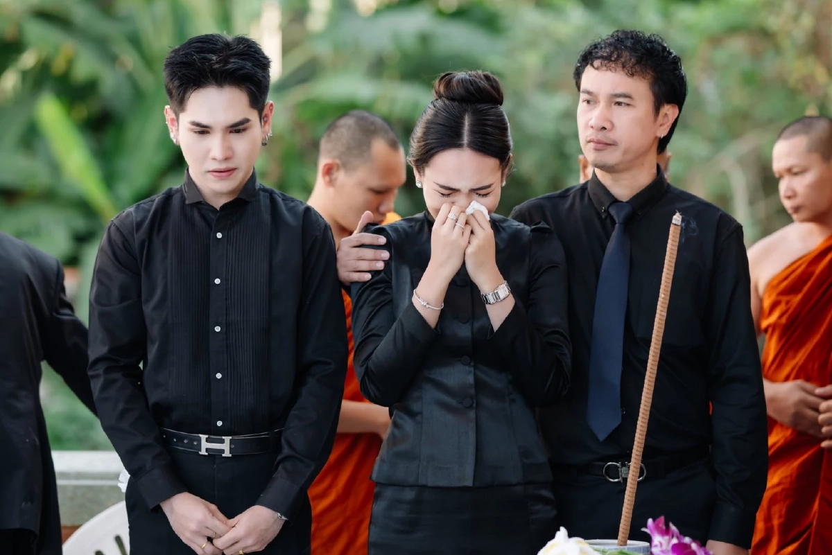 เศร้า "ผู้กองแคท" สาเหตุสูญเสียคุณแม่ "ตี้ ธีรชัย" น้องชาย เล่าเหตุการณ์กู้ชีพ แต่ก็ไม่ทันแล้ว