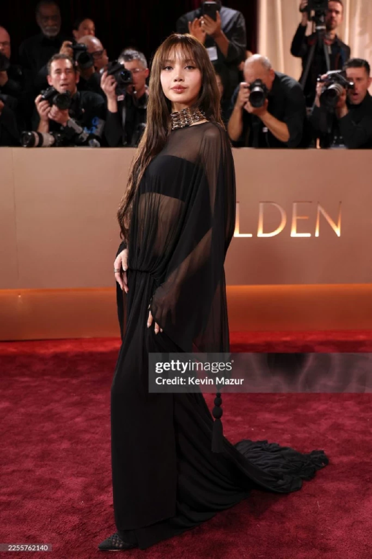 "ลิซ่า ลลิษา" สวยสะกดพรมแดง Golden Globes ขึ้นประกาศรางวัลคนแรกจาก K-Pop