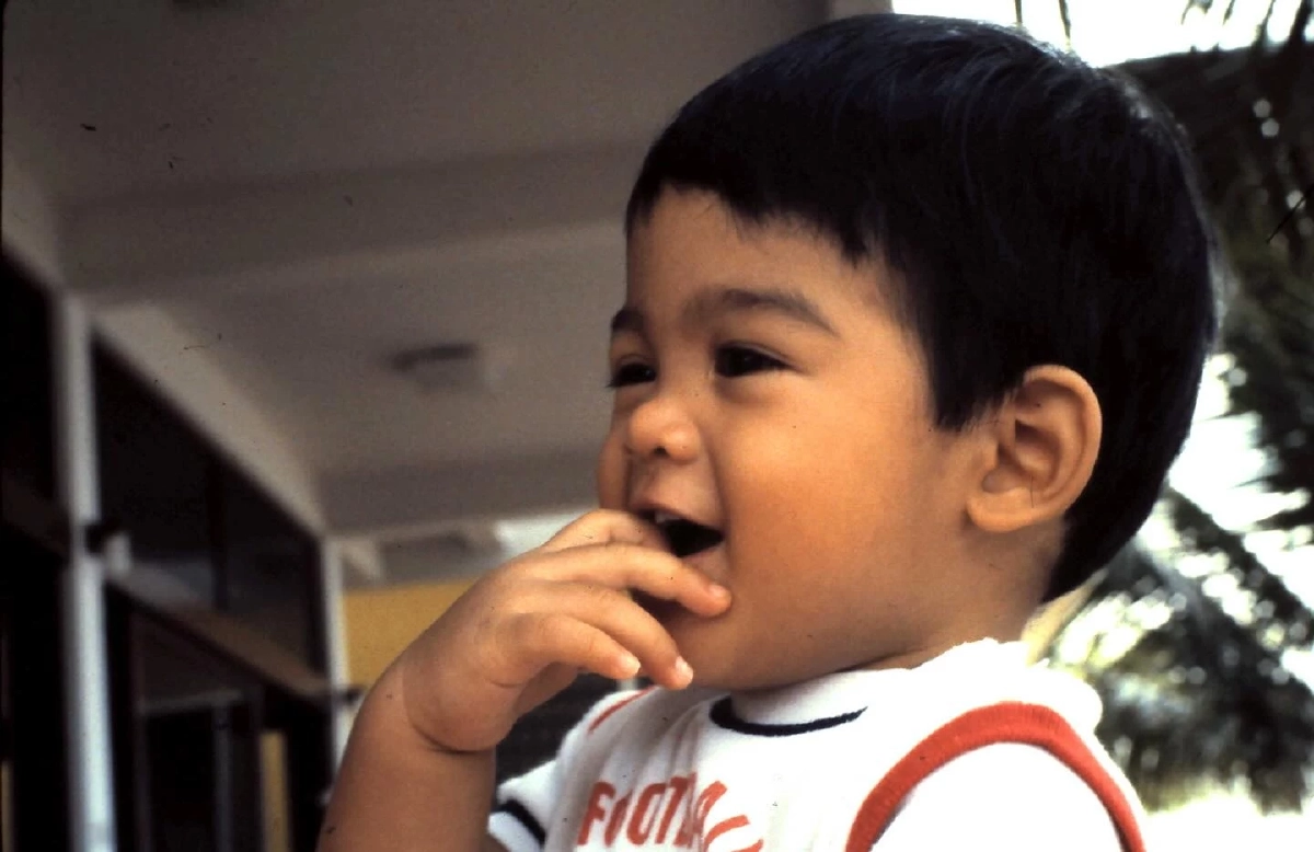 ทายสิ เด็กคนนี้ใครเอ่ย? พนักงานออฟฟิตสุดหล่อ ได้ภรรยาระดับนางเอกดัง