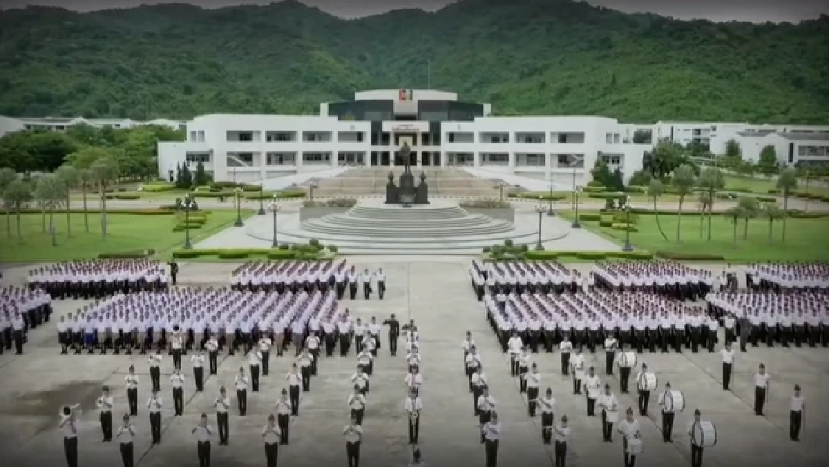 ครบรอบ 68 ปี โรงเรียนเตรียมทหาร มอบรางวัลเกียรติยศจักรดาว "แม่ทัพกุ้ง-หมวดบุ๊ค"