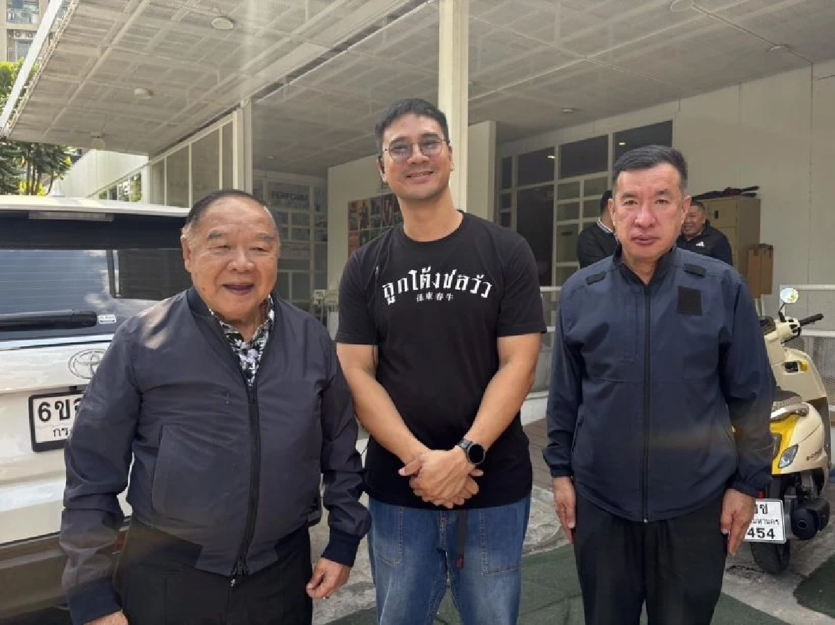 “ลุงป้อม” บุกชิมก๋วยเตี๋ยวเนื้อถึงร้าน “น็อต วรฤทธิ์” ไร้เงาดราม่าการเมือง