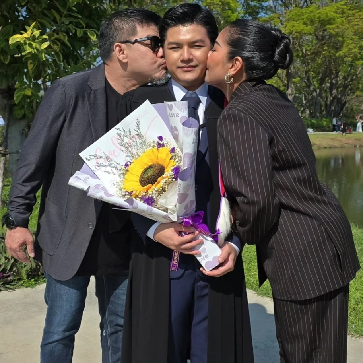 ภูมิใจทั้งวงการ! 'ตั๊ก–นุ้ย' ปลื้มใจหนักมาก 'น้องภู' คว้าปริญญาธรรมศาสตร์