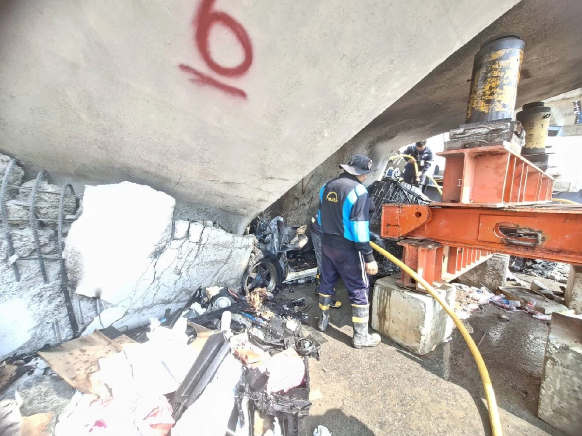 เอาอีกแล้ว! ไฟไหม้ไซต์งานพระราม 2 จุดเครนเพิ่งถล่ม เจ้าหน้าที่เร่งคุมเพลิง