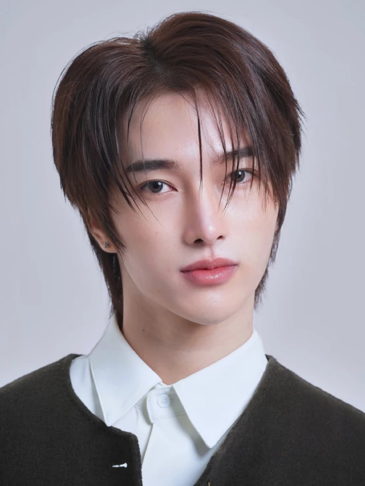 เปิดวาร์ป 'ธีร์ ธีรวัฒน์'ดาวรุ่งน้องใหม่ป้ายแดง แห่งบ้านซีรีส์ดัง