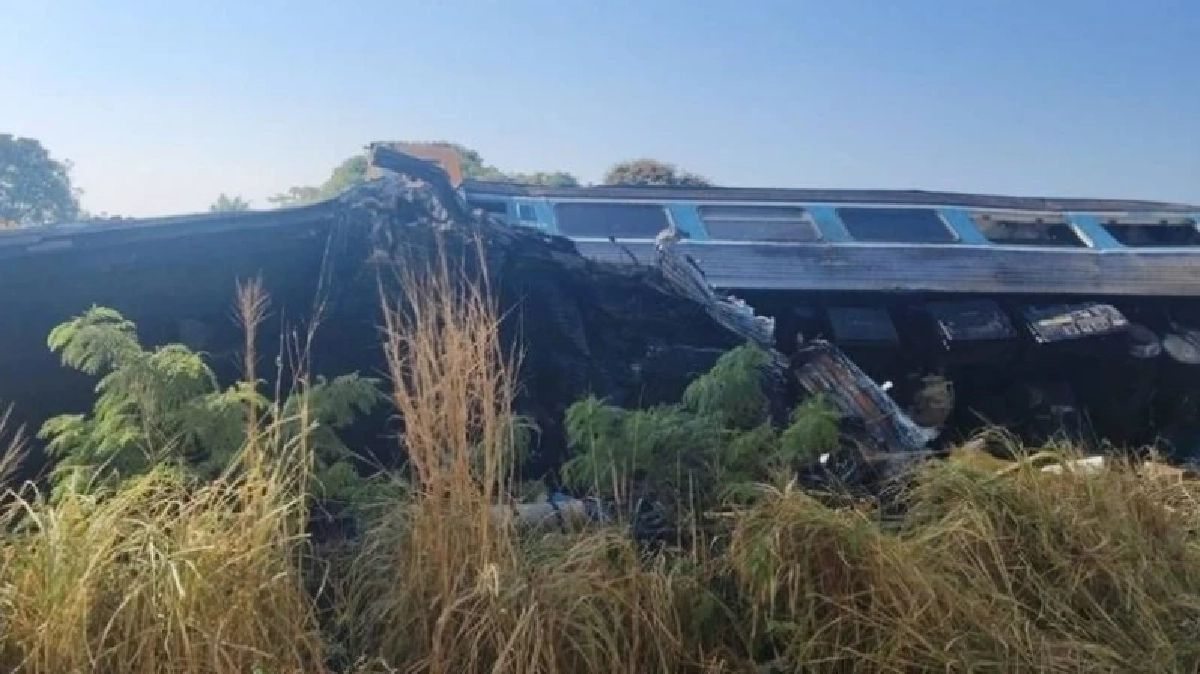 เปิดซาก! เหตุเครนฯ ล้มทับขบวนรถไฟ อ.สีคิ้ว จ.นครราชสีมา