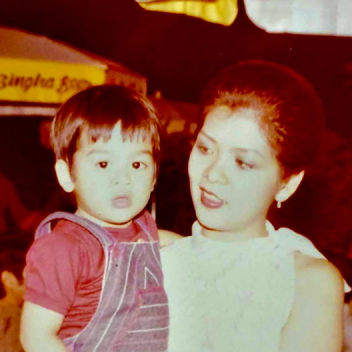 ทายสิ เด็กคนนี้ใครเอ่ย? พนักงานออฟฟิตสุดหล่อ ได้ภรรยาระดับนางเอกดัง