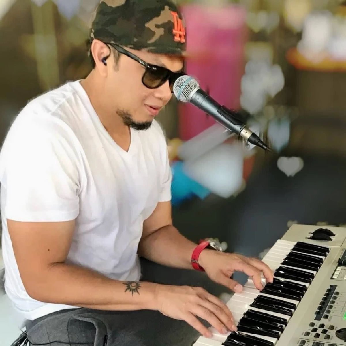 แฟนเพลงแห่อาลัย "หนุ่ม นกแล" มือคีย์บอร์ด  หลังจากไปอย่างสงบ