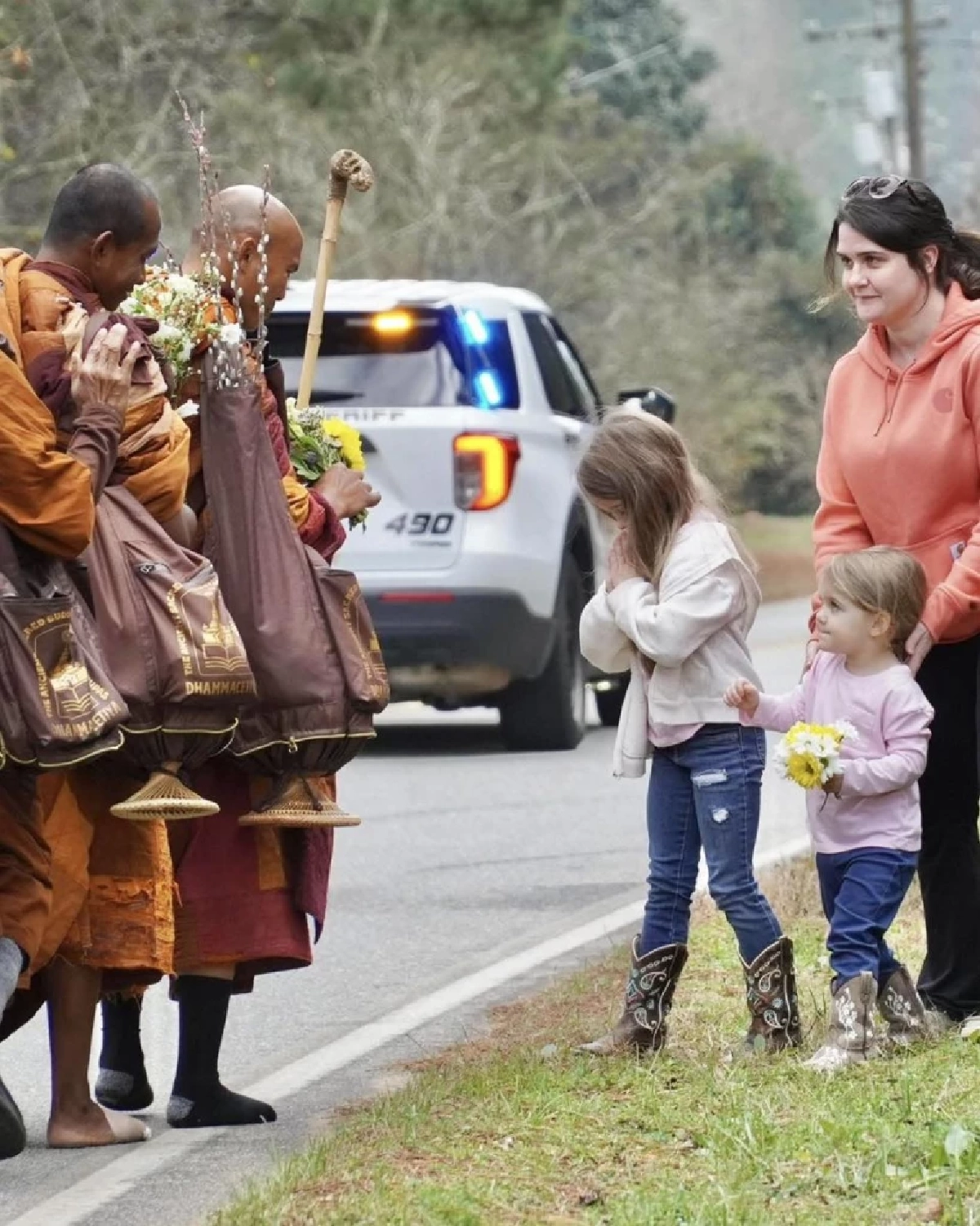ไวรัลแห่งศรัทธา "Walk for Peace" คณะพระสงฆ์ ธุดงค์ 2,300 ไมล์ ทั่วอเมริกา