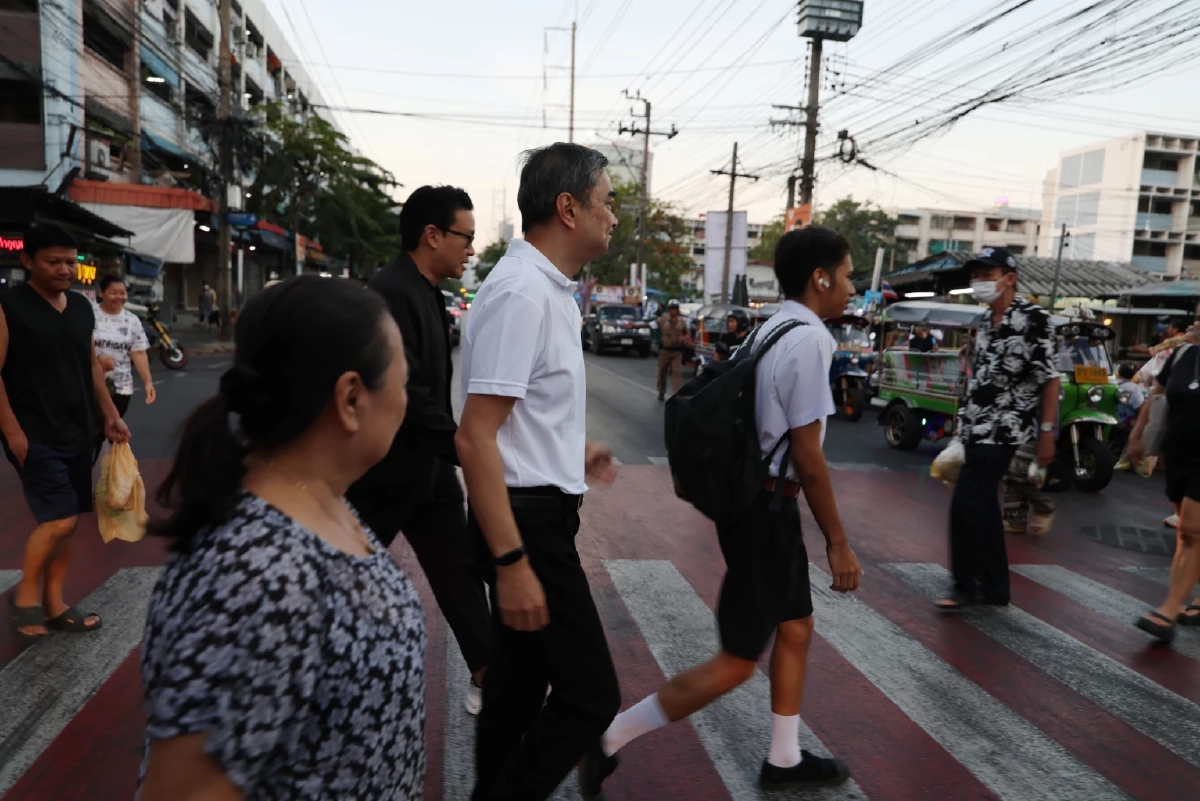 ​ฟ้าใหม่ ปชป. "อภิสิทธิ์-สกลธี" ปลื้มกระแสตอบรับแรง คนกรุงแห่เชียร์นั่งนายกฯ