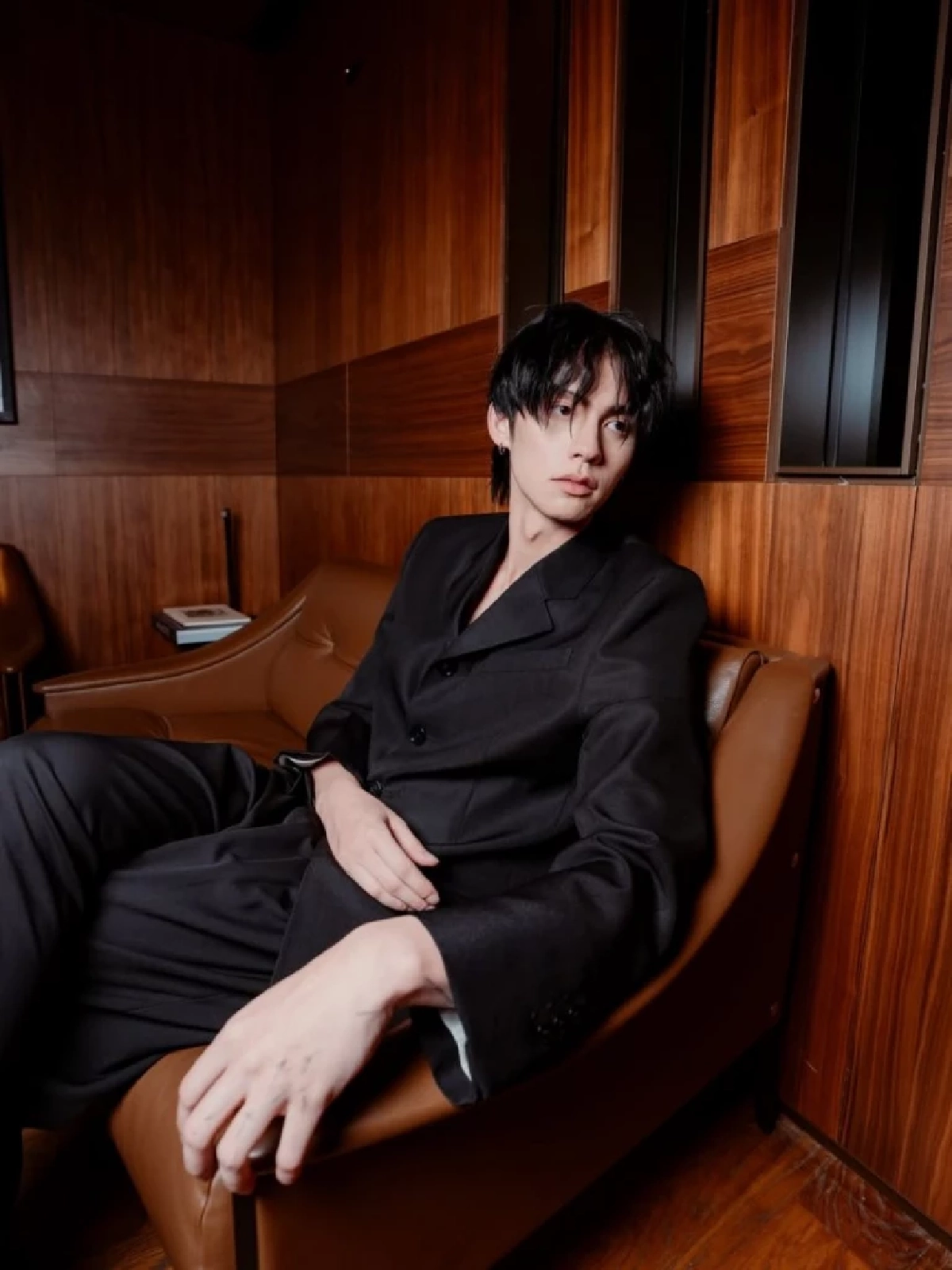 ห่วง 'ไบร์ท วชิรวิชญ์' ผอมลงผิดหูผิดตา หลังบินร่วมโชว์ AMI Paris ณ ปารีส