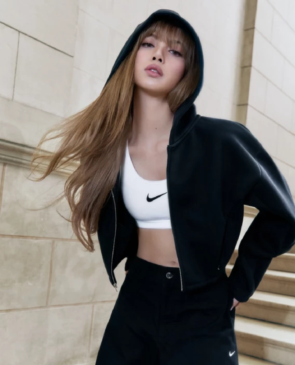 “ลิซ่า” สวมชุด “รองเท้า Nike” ขึ้นคอนเสิร์ต! ครีเอทฉีกทุกกฎแฟชั่น