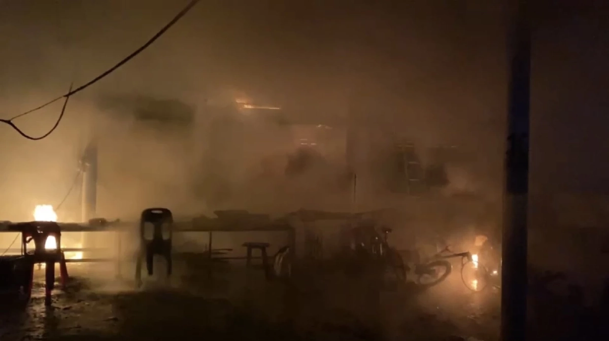 ไฟไหม้วอด รถเก๋งไฟฟ้าป้ายแดง ราคา 1.4 ล้าน เพิ่งถอยได้วันเดียว