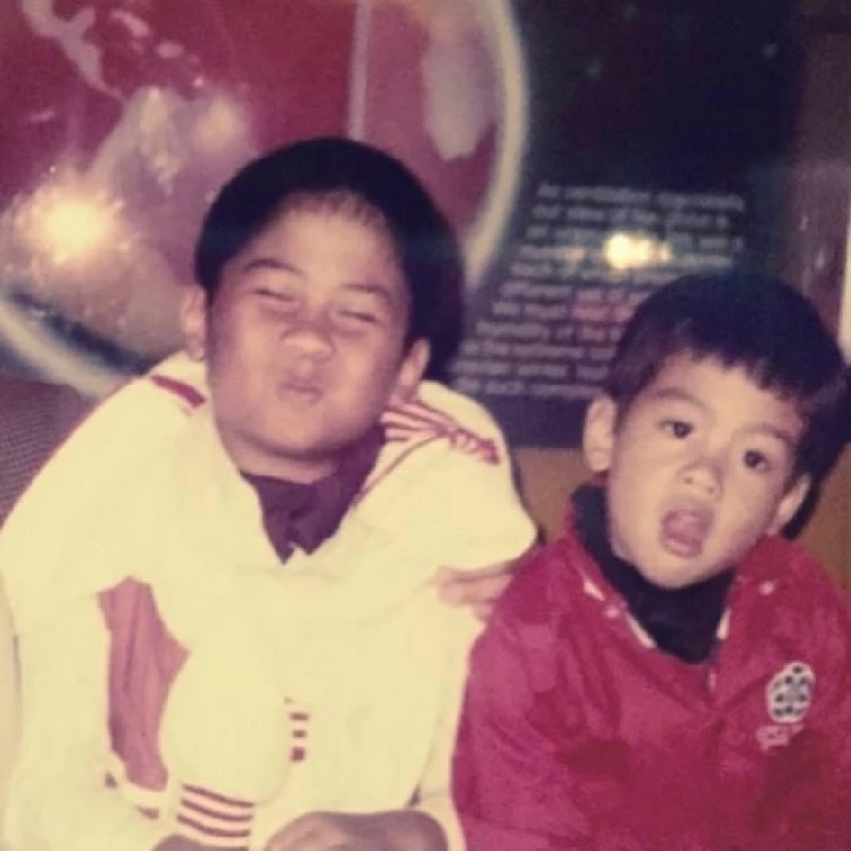 ทายสิ เด็กคนนี้ใครเอ่ย? พนักงานออฟฟิตสุดหล่อ ได้ภรรยาระดับนางเอกดัง