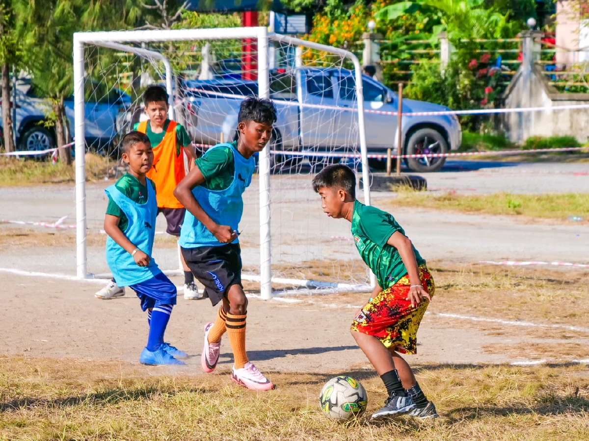 "​คาราบาว" บุกบางปะกง เปิด “สนามแห่งโอกาส” ปั้นเยาวชนสู่นักเตะคุณภาพ