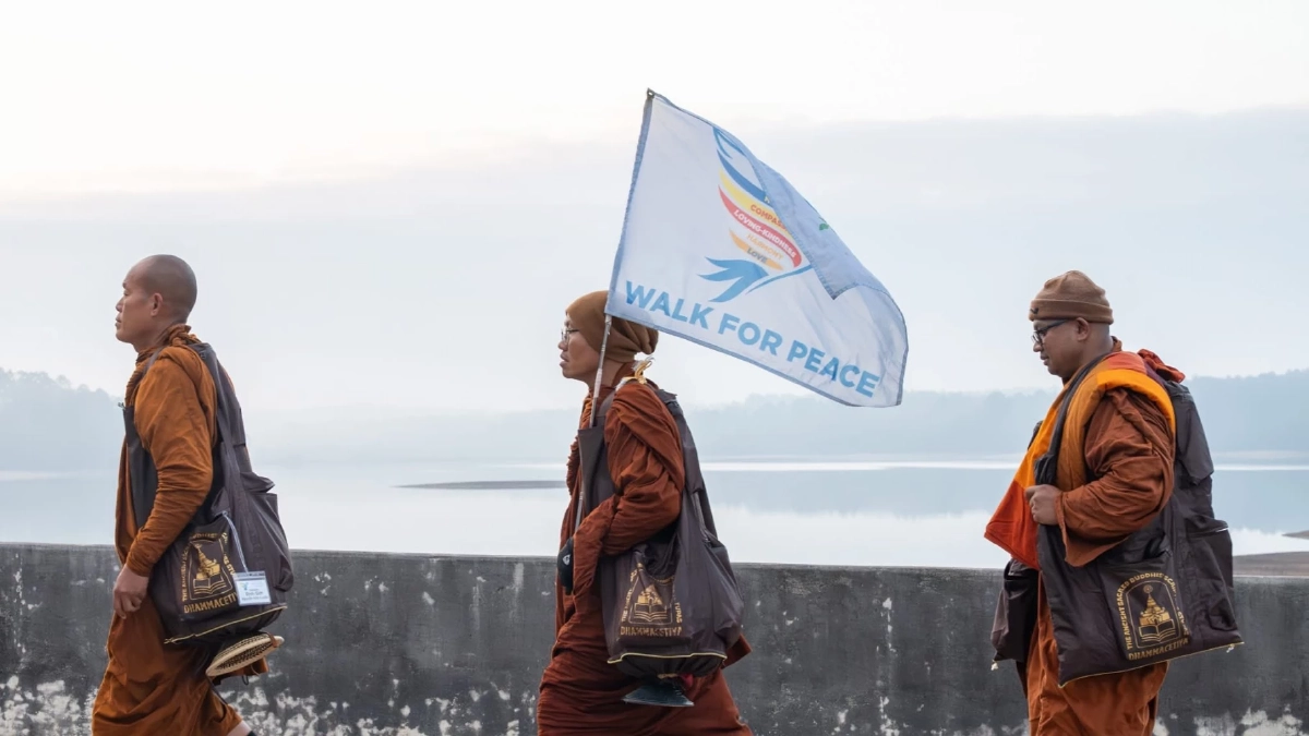 ไวรัลแห่งศรัทธา "Walk for Peace" คณะพระสงฆ์ ธุดงค์ 2,300 ไมล์ ทั่วอเมริกา