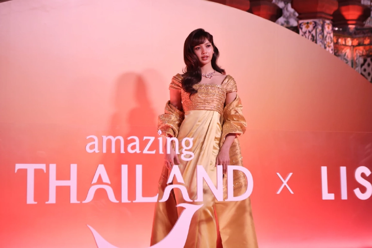 "ลิซ่า" เฉิดฉายแลนด์มาร์คไทย ปรากฏตัวลุคสุดจึ้ง Amazing Thailand Ambassador