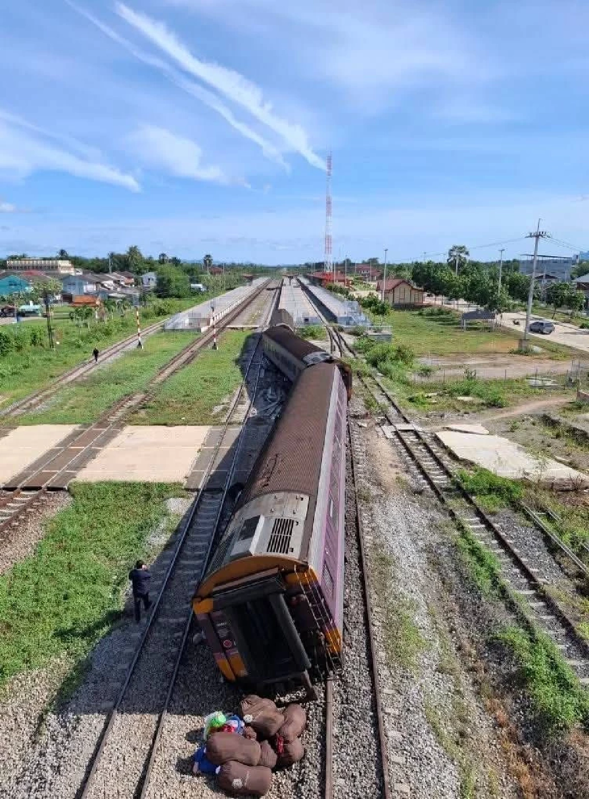 2 แม่-ลูก ร้องมูลนิธิดัง รถไฟตกราง ได้ชดเชยคูปองอาหาร 80 บาท