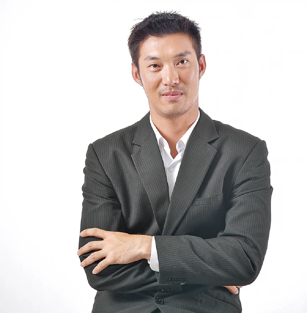 ‘ธนาธร’ งัดไม้ตาย! ดึง ‘พิธา’ บินกลับไทยช่วยพรรคส้มทุบก๊อกสุดท้าย!