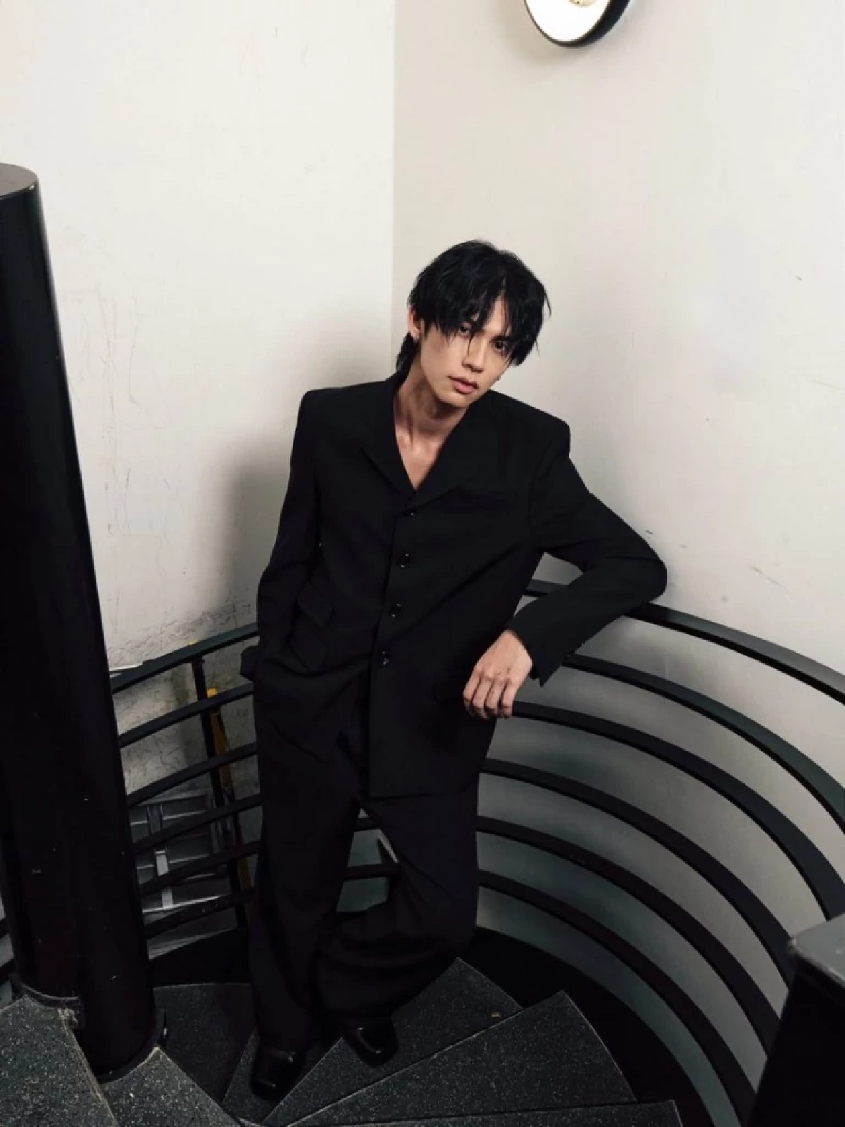 ห่วง 'ไบร์ท วชิรวิชญ์' ผอมลงผิดหูผิดตา หลังบินร่วมโชว์ AMI Paris ณ ปารีส