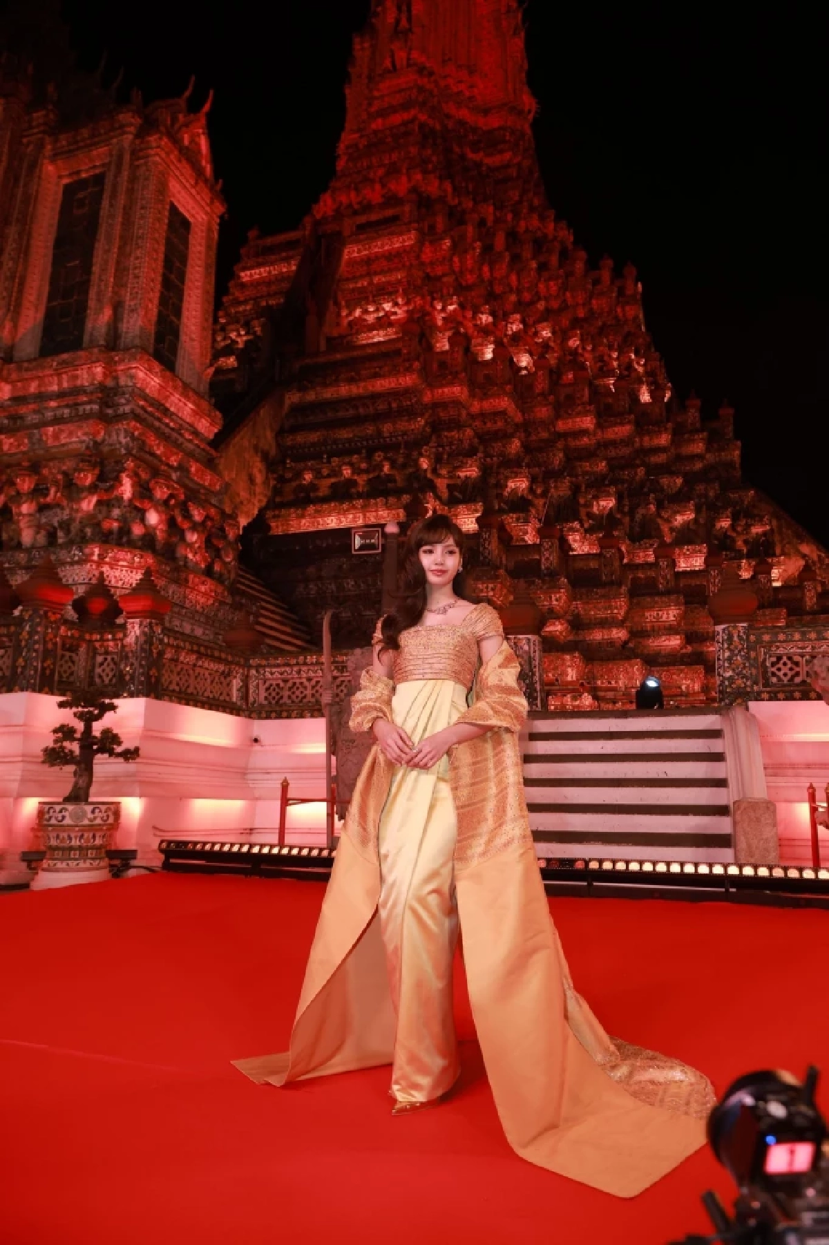 "ลิซ่า" เฉิดฉายแลนด์มาร์คไทย ปรากฏตัวลุคสุดจึ้ง Amazing Thailand Ambassador