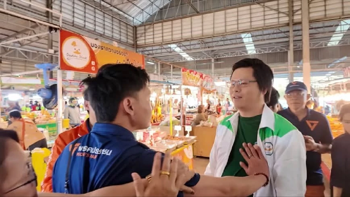 เดือด! ทีมงานผู้สมัคร สส. พรรคส้ม ชูนิ้วกลาง-ผลักอก "คุณากร" พรรคกล้าธรรม