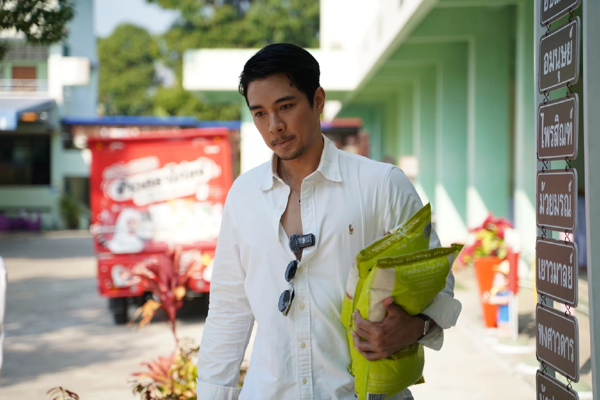 "ข้าวตราไก่แจ้" รวมพลัง 3 หนุ่ม กู้! วิกฤตทะเลไทย ปันน้ำใจมอบข้าวเติมอิ่มให้น้อง