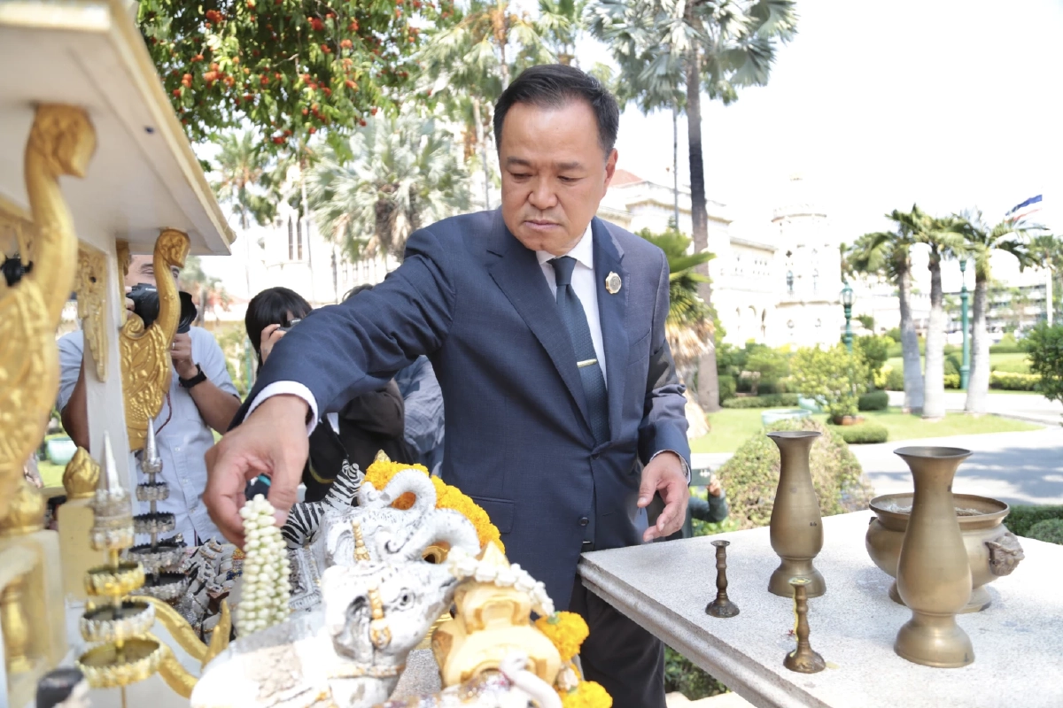 สายมูตัวจริง! "อนุทิน" รุดไหว้องค์นรสิงห์-ศาลตายาย เชื่อพรศักดิ์สิทธิ์หนุนนั่งเก้าอี้นายกฯ