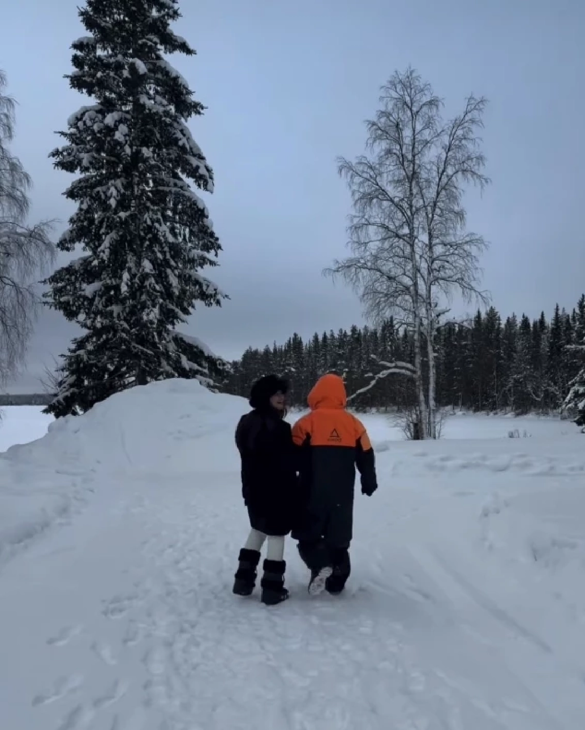 ส่องไอจี "จุ๊บจิ๊บ" เผยภาพ "ธรรมนัส" พาครอบครัวเดินเล่นกลางหิมะฟินแลนด์