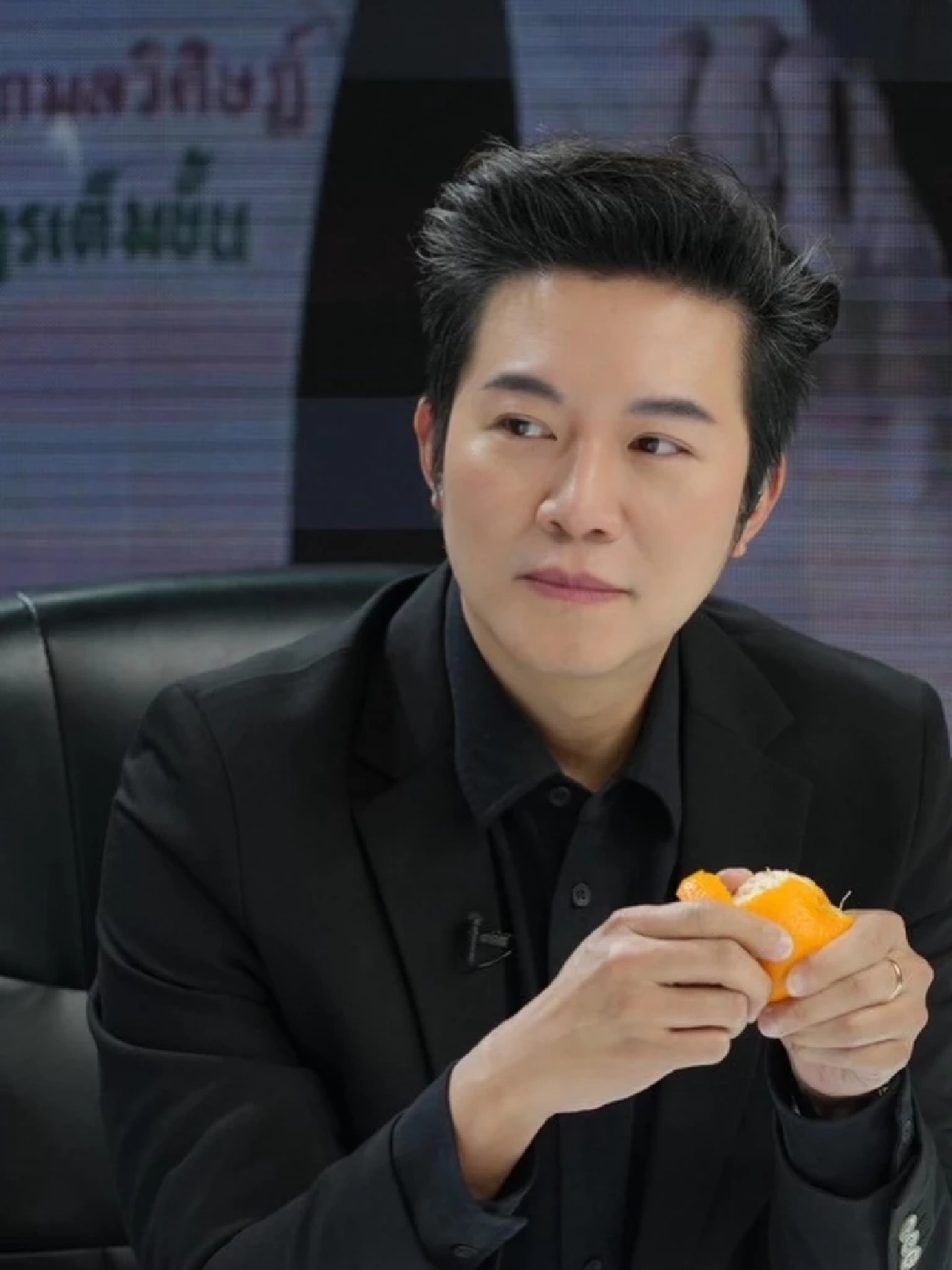 "อั๋น ภูวนาท" ฟาดหน้าสั่น! ตอกกลับคนเมนต์ถาม อยู่สุขสบายดี จะเอาอะไรอีก?