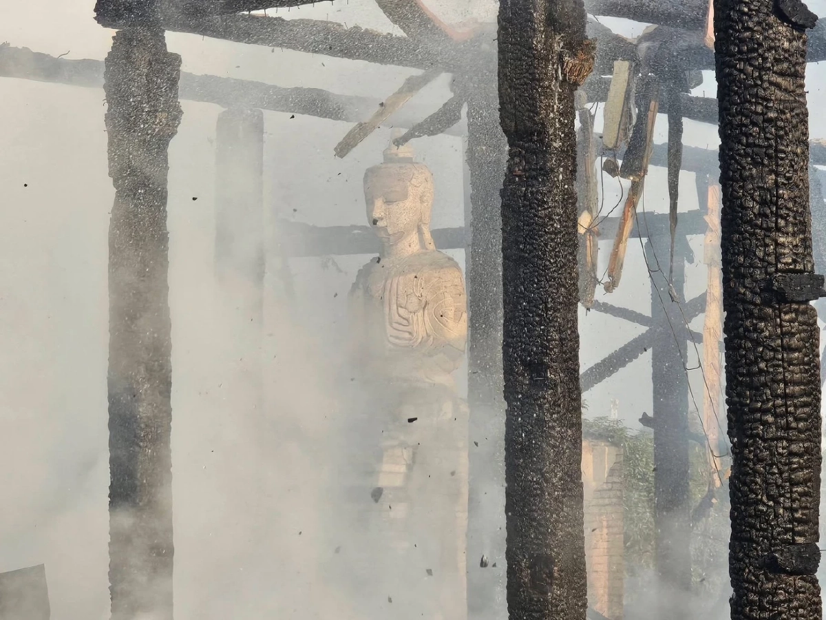 เปิดสภาพ! ไฟไหม้วัดเก่าแก่ 200 ปี จ.ลำปาง กุฏิไม้โบราณวอดทั้งหลัง