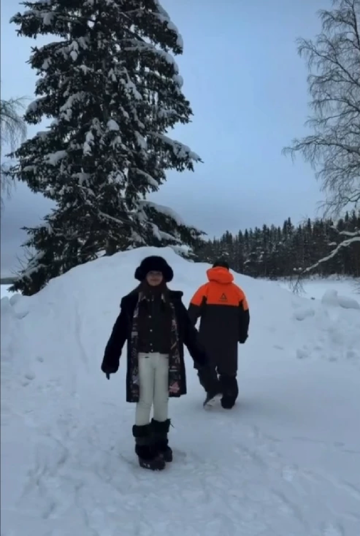 ส่องไอจี "จุ๊บจิ๊บ" เผยภาพ "ธรรมนัส" พาครอบครัวเดินเล่นกลางหิมะฟินแลนด์