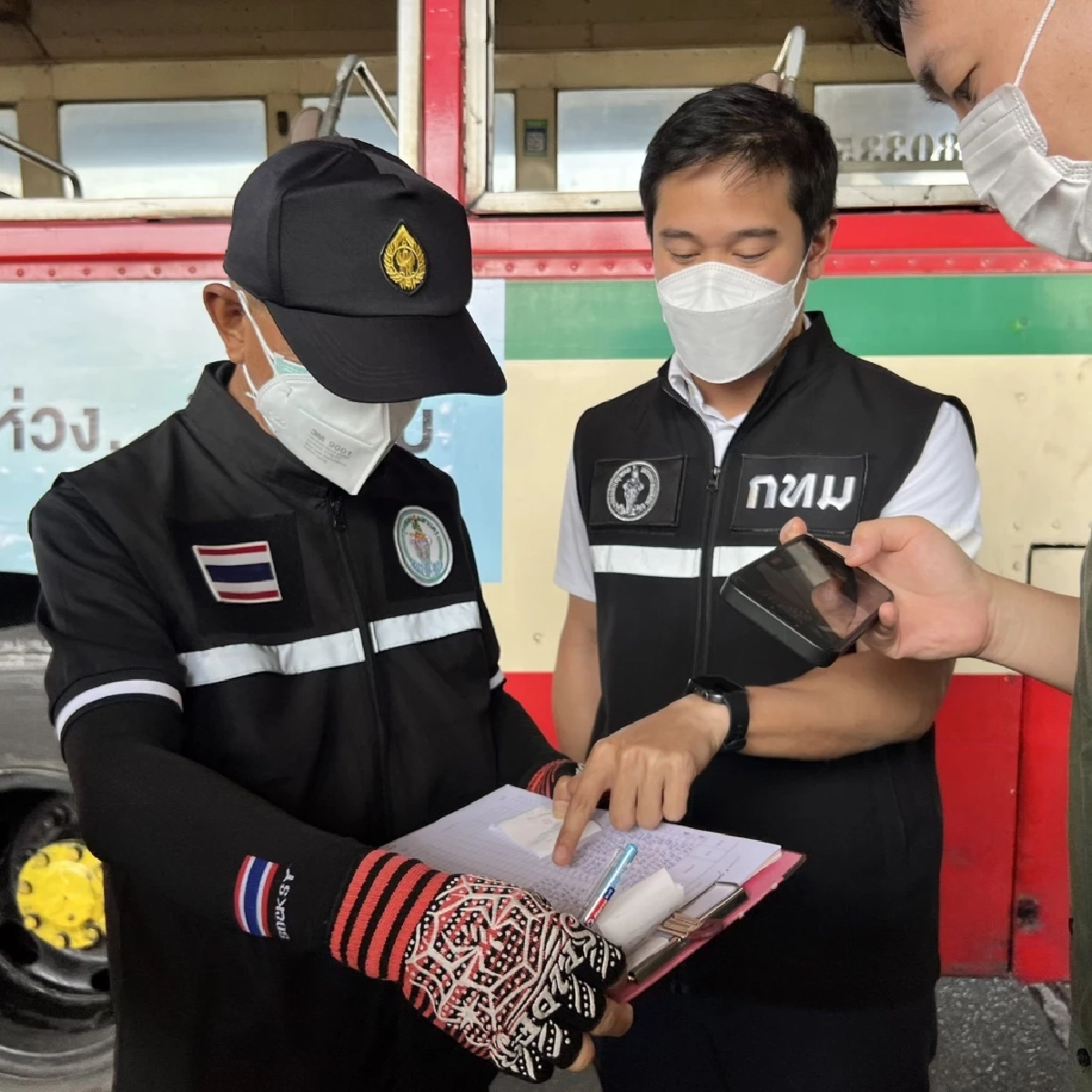 กทม. สุ่มตรวจรถเมล์ควันดำ พบไม่ผ่านเกณฑ์ พ่นห้ามใช้ทันที 4 คัน