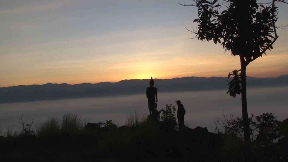 โจรใจบาปลัก "พระพุทธลีลา" จุดชมวิวทะเลหมอกวังเหนือ จ.ลำปาง