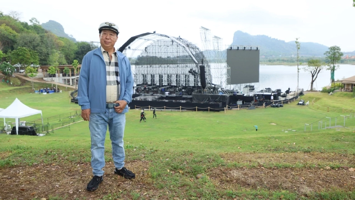 หามส่ง รพ. "ตัน ภาสกรนที" พลัดตกเวทีสูง 2 เมตร มีอาการบาดเจ็บหมอดูแลใกล้ชิด